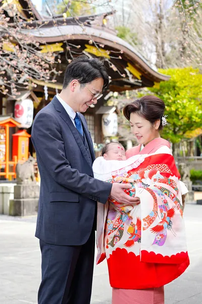 お宮参り 赤ちゃんとご家族